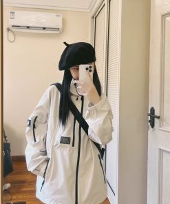 女性の秋の新作フード付きジャケットとトレンディなブランド